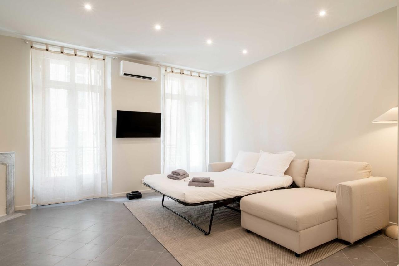 Quiet And Luxurious - Center *