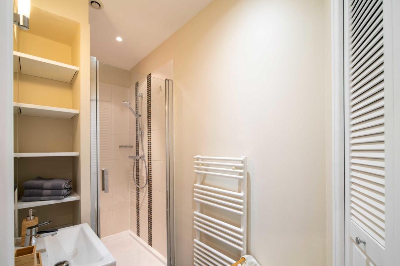 Quiet And Luxurious - Center *